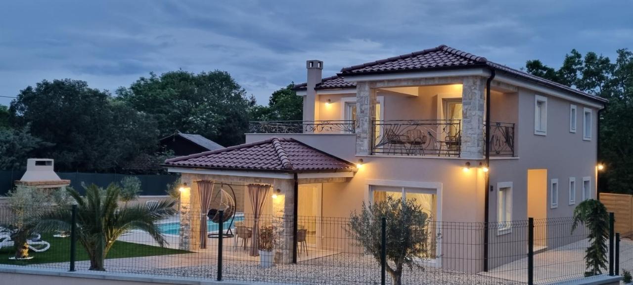 Villa Lukas&Ana S Bazenom,Djecjim Igralistem Pinezici  Exterior photo