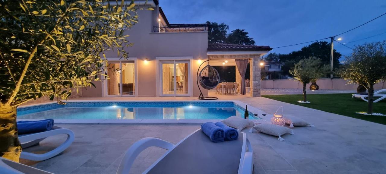 Villa Lukas&Ana S Bazenom,Djecjim Igralistem Pinezici  Exterior photo