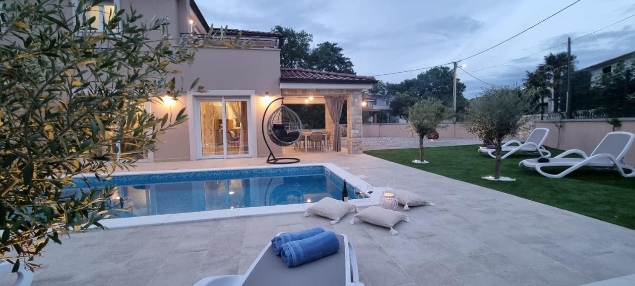 Villa Lukas&Ana S Bazenom,Djecjim Igralistem Pinezici  Exterior photo