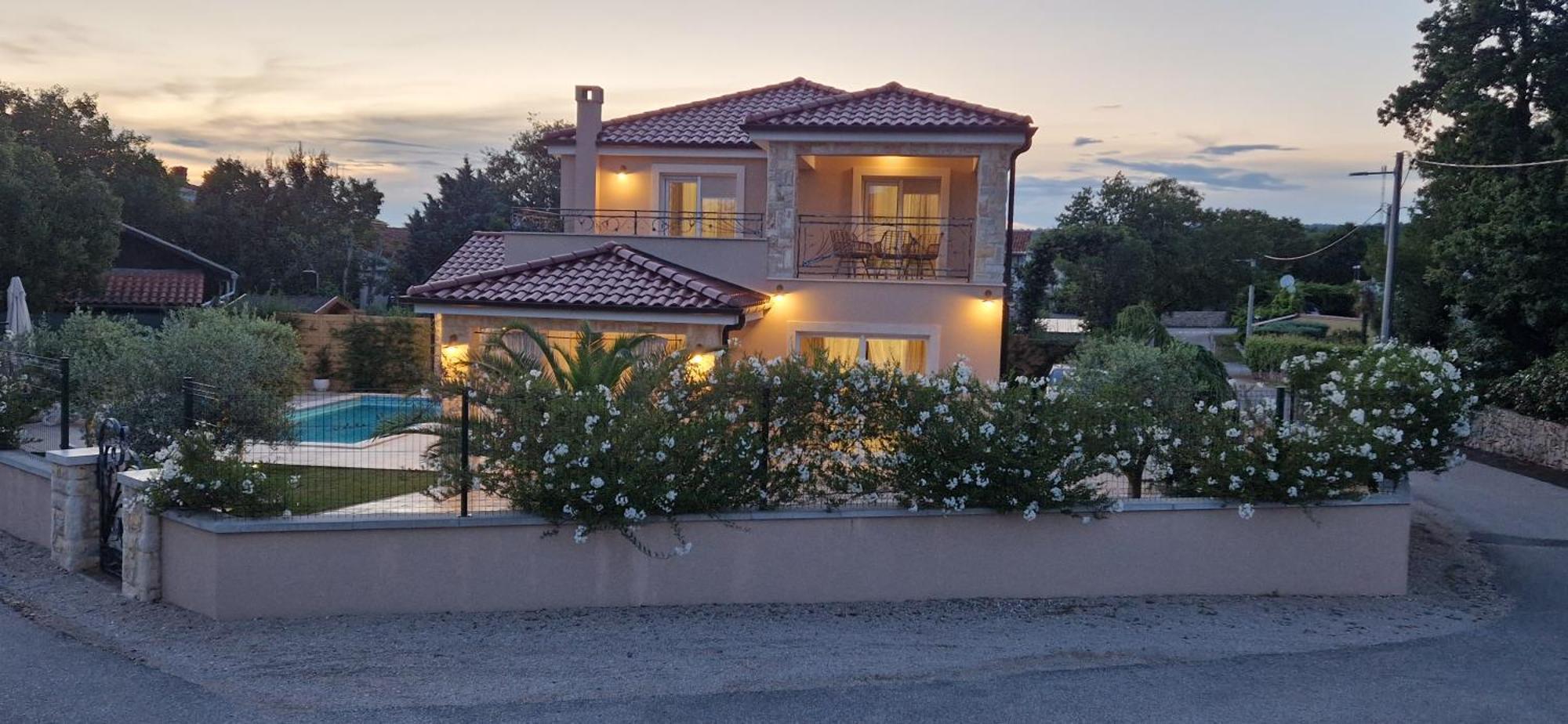 Villa Lukas&Ana S Bazenom,Djecjim Igralistem Pinezici  Exterior photo
